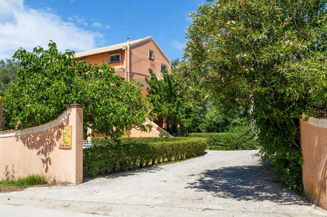 Granis Family House Apartment Ano Lefkimmi Bagian luar foto